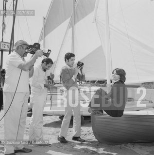 TEATRO / LATTRICE SERENA VERCIANO (ITALIA) / BARCHE A VELA, FOTOGRAFI, MACCHINE FOTOGRAFICHE, TELECAMERA / MOSTRA INTERNAZIONALE DARTE CINEMATOGRAFICA, BIENNALE 1969 - © ARCHIVIO Graziano Arici/Rosebud2 .