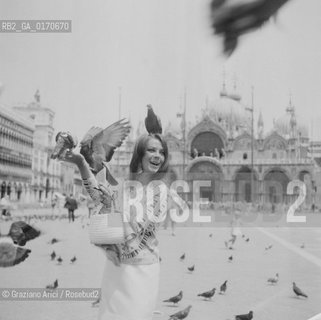CINEMA / LATTRICE CANTANTE NATALIE WOOD CON IL MARITO A VENEZIA / COLOMBI PICCIONI /1967 - © ARCHIVIO Graziano Arici/Rosebud2 
