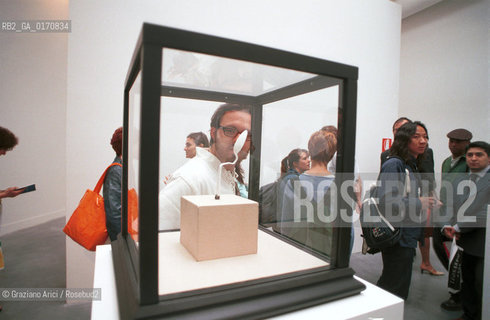 49¡ ESPOSIZIONE INTERNAZIONALE DARTE-  LA BIENNALE DARTE - ITALIAN PAVILLION - THE AMERICAN ARTIST PAUL PFEIFFER   -2001  @ Graziano Arici/Rosebud2 / ARTE