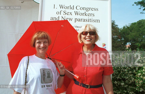 49¡ ESPOSIZIONE INTERNAZIONALE DARTE-  LA BIENNALE DARTE - CODE RED PROJECT: MANIFESTATION FOR THE RIGHTS OF THE PROSTITUTES  - THE SEGRETARY AND THE PRESIDENT OF THE TAMPEP MARIA PIA COVRE AND CARLA CORSO - 2001  @ Graziano Arici/Rosebud2 /