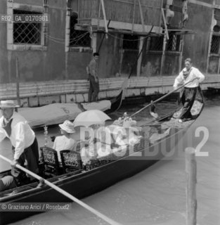 THE STATESMAN WINSTON CHURCHILL IN GONDOLA WITH HIS WIFE AND THE DANCER MARGOT FONTEYN - VENICE - 1960 © ARCHIVIO Graziano Arici/Rosebud2  / POLITICA / BALLERINA CLASSICA