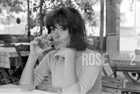 THE SINGER JULIETTE GRECO IN MALAMOCCO (VENICE)  - 196? © ARCHIVIO Graziano Arici/Rosebud2  / CANTANTE / MUSICA / POP ROCK JAZZ
