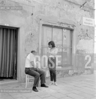 THE SINGER JULIETTE GRECO IN MALAMOCCO (VENICE)  - 196? © ARCHIVIO Graziano Arici/Rosebud2  / CANTANTE / MUSICA / POP ROCK JAZZ