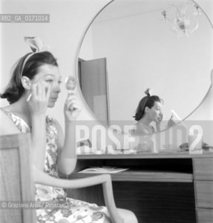 THE SINGER JULIETTE GRECO IN MALAMOCCO (VENICE)  - 196? © ARCHIVIO Graziano Arici/Rosebud2  / CANTANTE / MUSICA / POP ROCK JAZZ / TRUCCO