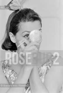 THE SINGER JULIETTE GRECO IN MALAMOCCO (VENICE)  - 196? © ARCHIVIO Graziano Arici/Rosebud2  / CANTANTE / MUSICA / POP ROCK JAZZ / TRUCCO