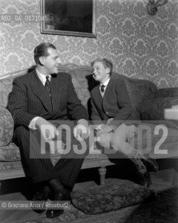 THE KING OF SPAIN JUAN WITH HIS SON JUAN CARLOS IN LAUSANNE - 1948 © ARCHIVIO Graziano Arici/Rosebud2  / NOBILE
