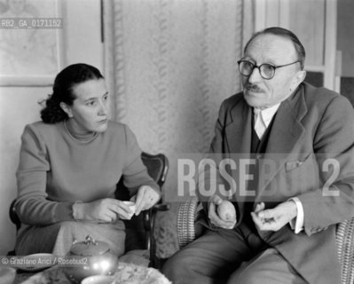 THE PAINTER PIO SEMEGHINI WITH HIS WIFE  - VERONA - 1950 © ARCHIVIO Graziano Arici/Rosebud2  / CINEMA / ARTE / PITTORE