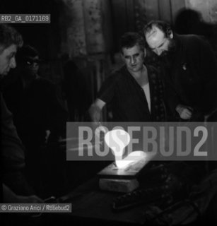 THE PAINTER EMILIO VEDOVA IN VENICE (WORKING IN MURANO GLASS FACTORY FOR THE MONTREAL EXPO) - 1966 © ARCHIVIO Graziano Arici/Rosebud2  /ARTE / PITTORE