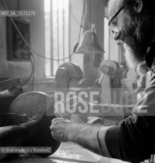 THE PAINTER EMILIO VEDOVA IN VENICE (WORKING IN MURANO GLASS FACTORY FOR THE MONTREAL EXPO) - 1966 © ARCHIVIO Graziano Arici/Rosebud2  /ARTE / PITTORE