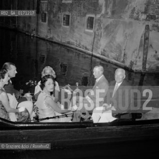 THE DUKE AND THE DUCHESS OF WINDSOR IN GONDOLA - VENICE - 1955 © ARCHIVIO Graziano Arici/Rosebud2  / NOBILI / GONDOLA