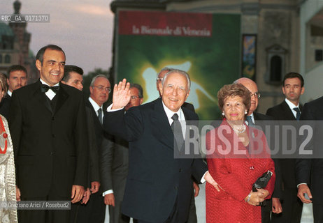 08/09 - VENICE - 58.INTERNATIONAL FILM FESTIVAL - THE PRESIDENT OF THE REPUBLIC OF ITALY CARLO AZEGLIO CIAMPI WITH HIS WIFE AND THE DIRECTOR OF FESTIVAL ALBERTO BARBERA - ©Graziano Arici/Rosebud2