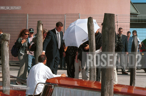 06/9 - VENICE - 58.INTERNATIONAL FILM FESTIVAL -  FROM HELL - JOHNNY DEPPS LITTLE DAUGHTER WITH BABY SITTER - ©Graziano Arici/Rosebud2