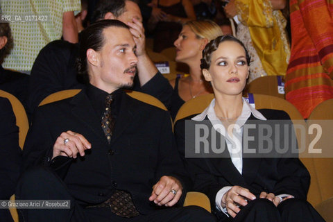 08/09 - VENICE - 58.INTERNATIONAL FILM FESTIVAL - FROM HELL - THE ACTOR JOHNNY DEPP WITH HIS WIFE VANESSA PARADIS  - Graziano Arici/Rosebud2
