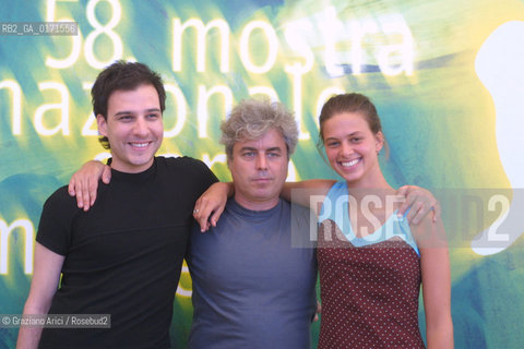02/09 - VENICE - 58. INTERNATIONAL FILM FESTIVAL - FIGLI/HIJOS -  THE ACTOR CARLOS ECHEVARRIA, THE DIRECTOR MARCO BECHIS AND THE ACTRESS JULIA SARANO  - ©Graziano Arici/Rosebud2