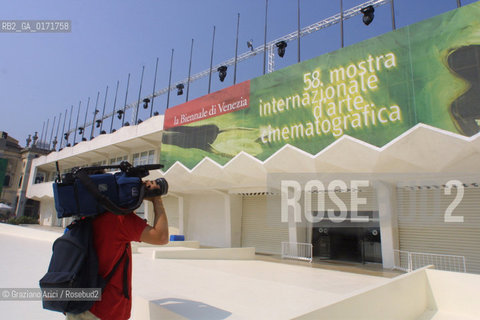 28/08 - VENICE - 58. INTERNATIONAL FILM FESTIVAL - THE CINEMA PALACE ©Graziano Arici/Rosebud2