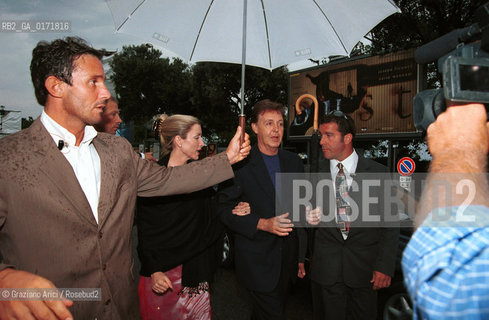 05/09 - VENICE - 58. INTERNATIONAL FILM FESTIVAL - TUESDAY - THE SINGER PAUL MCCARTNEY WITH HIS WIFE  - ©Graziano Arici/Rosebud2