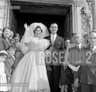 THE OPERA SINGER ROSANNA CARTERI WITH HER HUSBAND ALDO GROSOLI ON THER WEDDING DAY - VERONA - 1959 © ARCHIVIO Graziano Arici/Rosebud2  / MUSICA / CANTANTE LIRICO / MATRIMONIO