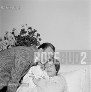 THE OPERA SINGER ROSANNA CARTERI WITH HER HUSBAND ALDO GROSOLI AND THER SON - PADUA - 196? © ARCHIVIO Graziano Arici/Rosebud2  / MUSICA / CANTANTE LIRICO