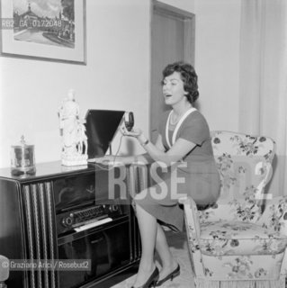 THE OPERA SINGER ROSANNA CARTERI AT HER HOME - PADOVA - 1960 © ARCHIVIO Graziano Arici/Rosebud2  / MUSICA / CANTANTE LIRICO