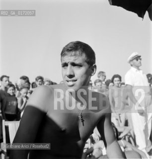 THE POP SINGER ADRIANO CELENTANO AT VENICE LIDO BEACH - 1963 - © ARCHIVIO Graziano Arici/Rosebud2  / MUSICA POP / CANTANTE / SPIAGGIA