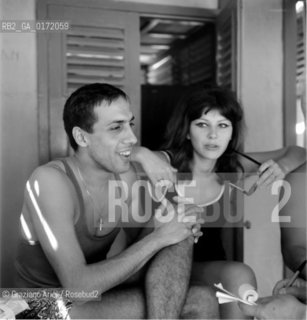 THE POP SINGER ADRIANO CELENTANO WITH HIS WIFE CLAUDIA MORI AT VENICE LIDO BEACH - 1962 - © ARCHIVIO Graziano Arici/Rosebud2  / MUSICA POP / CANTANTE / SPIAGGIA