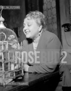 THE OPERA SINGER TOTI DAL MONTE AT HER HOME - 1948 © ARCHIVIO Graziano Arici/Rosebud2  / MUSICA/ CANTANTE LIRICO
