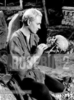 A SEQUENCE FROM THE MOVIE HAMLET DIRECTED BY LAURENCE OLIVIER - 1948 - IX INTERNATIONAL FILM FESTIVAL IN VENICE - © ARCHIVIO Graziano Arici/Rosebud2  / SCENA DAL FILM / CINEMA / MOSTRA DEL CINEMA