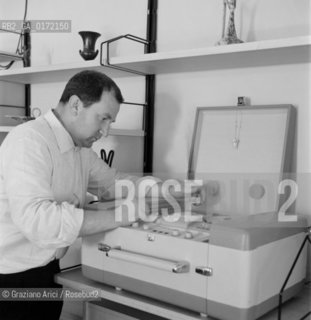 THE OPERA SINGER GASTONE LIMARILLI AT HIS HOME - ASOLO - 1961 © ARCHIVIO Graziano Arici/Rosebud2  / MUSICA/ CANTANTE LIRICO