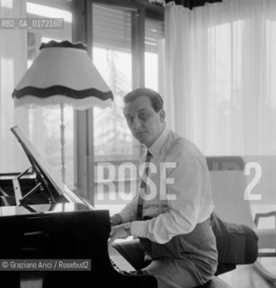THE OPERA SINGER GASTONE LIMARILLI AT HIS HOME - ASOLO - 1961 © ARCHIVIO Graziano Arici/Rosebud2  / MUSICA/ CANTANTE LIRICO