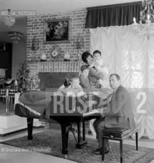 THE OPERA SINGER GASTONE LIMARILLI AT HOME WITH HIS FAMILY - ASOLO - 1961 © ARCHIVIO Graziano Arici/Rosebud2  / MUSICA/ CANTANTE LIRICO