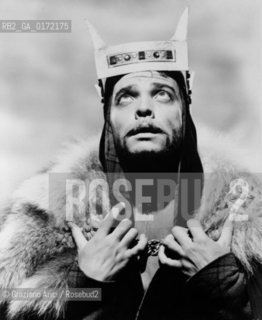 ORSON WELLES AS MACBETH IN THE MOVIE MACBETH DIRECTED BY ORSON WELLES - 1948 - IX INTERNATIONAL FILM FESTIVAL IN VENICE - © ARCHIVIO Graziano Arici/Rosebud2  / SCENA DAL FILM / CINEMA / MOSTRA DEL CINEMA