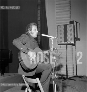 THE 2ND YOUNG SINGERS FESTIVAL IN MESTRE (VENICE) : THE SINGER DOMENICO MODUGNO - 1972 - © ARCHIVIO Graziano Arici/Rosebud2  / MUSICA POP / CANTANTE