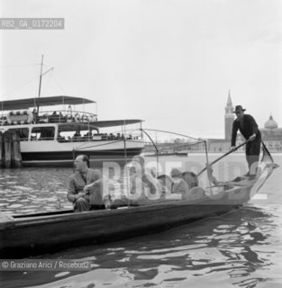 THE PRINCE OF LIPPE BERNARDO OF HOLLAND WITH HIS FAMILY IN VENICE - 1953 - © ARCHIVIO Graziano Arici/Rosebud2  / NOBILTA / PRINCIPE / GONDOLA