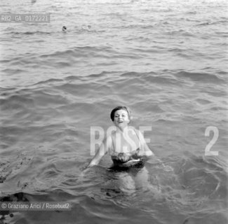 THE OPERA SINGER  MARCELLA POBBE IN THE VENICE LIDO BEACH - 1962 © ARCHIVIO Graziano Arici/Rosebud2  / MUSICA/ CANTANTE LIRICO