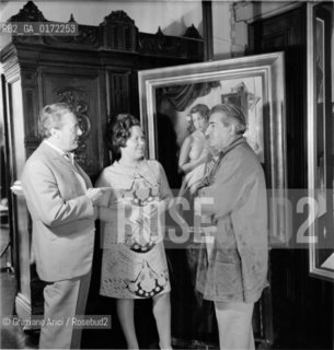 THE PAINTER GREGORIO SCILTIAN WITH THE OPERA SINGERS MARIO DEL MONACO AND RENATA SCOTTO AT HIS STUDIO IN VENICE - 1968 - © ARCHIVIO Graziano Arici/Rosebud2  / ARTE / PITTORE / MUSICA / CANTANTE LIRICO