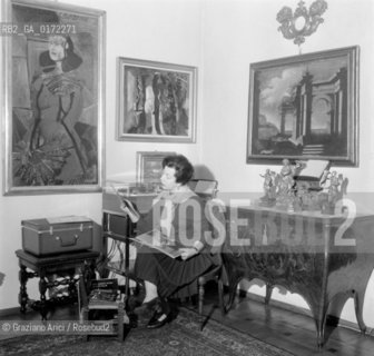 THE OPERA SINGER GIULIETTA SIMIONATO IN HER HOME - MILAN - 1962 © ARCHIVIO Graziano Arici/Rosebud2  / MUSICA/ CANTANTE LIRICO