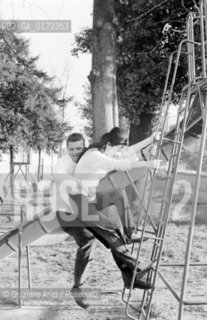 THE JAZZ TRUMPET PLAYER CHET BAKER WITH HIS GIRLFRIEND CARROL JACKSON IN LUCCA - 1961 - © ARCHIVIO Graziano Arici/Rosebud2  / MUSICA JAZZ / TROMBETTISTA