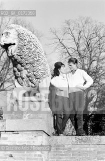 THE JAZZ TRUMPET PLAYER CHET BAKER WITH HIS GIRLFRIEND CARROL JACKSON IN LUCCA - 1961 - © ARCHIVIO Graziano Arici/Rosebud2  / MUSICA JAZZ / TROMBETTISTA