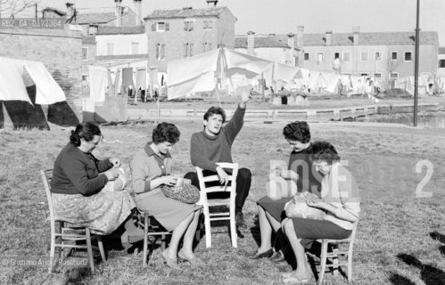 THE  SINGER AND COMPONIST PINO DONAGGIO - BURANO - 1960 © ARCHIVIO Graziano Arici/Rosebud2  / MUSICA LEGGERA / POP ROCK / COMPOSITORE