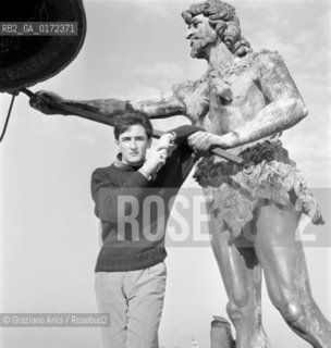 THE  SINGER AND COMPONIST PINO DONAGGIO - VENICE - 1960 © ARCHIVIO Graziano Arici/Rosebud2  / MUSICA LEGGERA / POP ROCK / COMPOSITORE