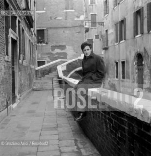 THE  SINGER AND COMPONIST PINO DONAGGIO - VENICE - 1960 © ARCHIVIO Graziano Arici/Rosebud2  / MUSICA LEGGERA / POP ROCK / COMPOSITORE