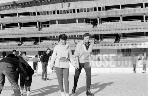THE  SINGER JOHNNY HALLYDAY - CORTINA - 1961 © ARCHIVIO Graziano Arici/Rosebud2  / MUSICA / POP ROCK / CANTANTE / PATTINARE