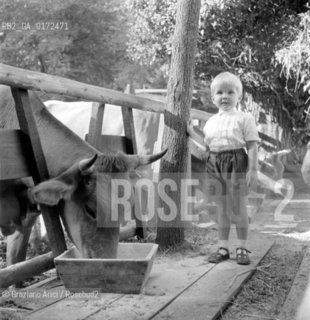 PRINCESS MARIA PIAS DI SAVOIA SON AT HOME IN THE VILLA IN PRATOLINO - 1961 - © ARCHIVIO Graziano Arici/Rosebud2  / NOBILI /