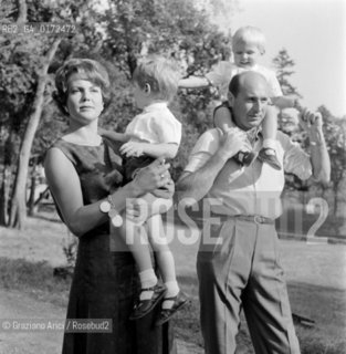 THE PRINCESS MARIA PIA DI SAVOIA WITH SONS DIMITRI MICHELE AND SERGIO AT HOME IN THE VILLA IN PRATOLINO - 1961 - © ARCHIVIO Graziano Arici/Rosebud2  / NOBILI / PRINCIPESSA