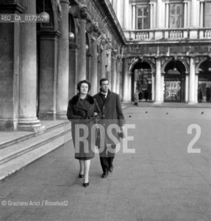 THE OPERA SINGER JOAN SUTHERLAND WITH HER HUSBAND IN VENICE - 1961  © ARCHIVIO Graziano Arici/Rosebud2  / MUSICA / MUSICA LIRICA / CANTANTE