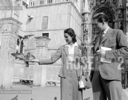 THE COUNT AND COUNTESS HAREWOOD DURING THEIR HONEYMOON IN VENICE - 1949  © ARCHIVIO Graziano Arici/Rosebud2  / NOBILTA / CONTE