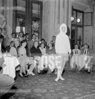 THE WIFE OF THE THE RUSSIAN STATESMAN AND PRESIDENT NIKITA SERGEYEVICH KHRUSHCHEV IN VIENNA ( AUSTRIA ) - 196?  © ARCHIVIO Graziano Arici/Rosebud2  / POLITICA / KRUSCEV / CHRUSCEV / SFILATA DI MODA