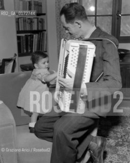 LUIGI DI BORBONE PARMA AT HOME IN THE VILLA IN PRATOLINO - 1948 - © ARCHIVIO Graziano Arici/Rosebud2  / NOBILI / NOBILTA