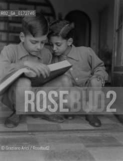 THE SONS OF THE PRINCESS MARIA DI SAVOIA AT HOME IN THE VILLA IN PRATOLINO - 1948 - © ARCHIVIO Graziano Arici/Rosebud2  / NOBILI / NOBILTA