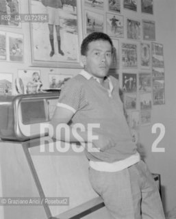 THE SOCCER PLAYER MIGUEL MONTUORI AT HIS HOME IN FLORENCE - 1958 - © ARCHIVIO Graziano Arici/Rosebud2  / SPORT / CALCIATORE